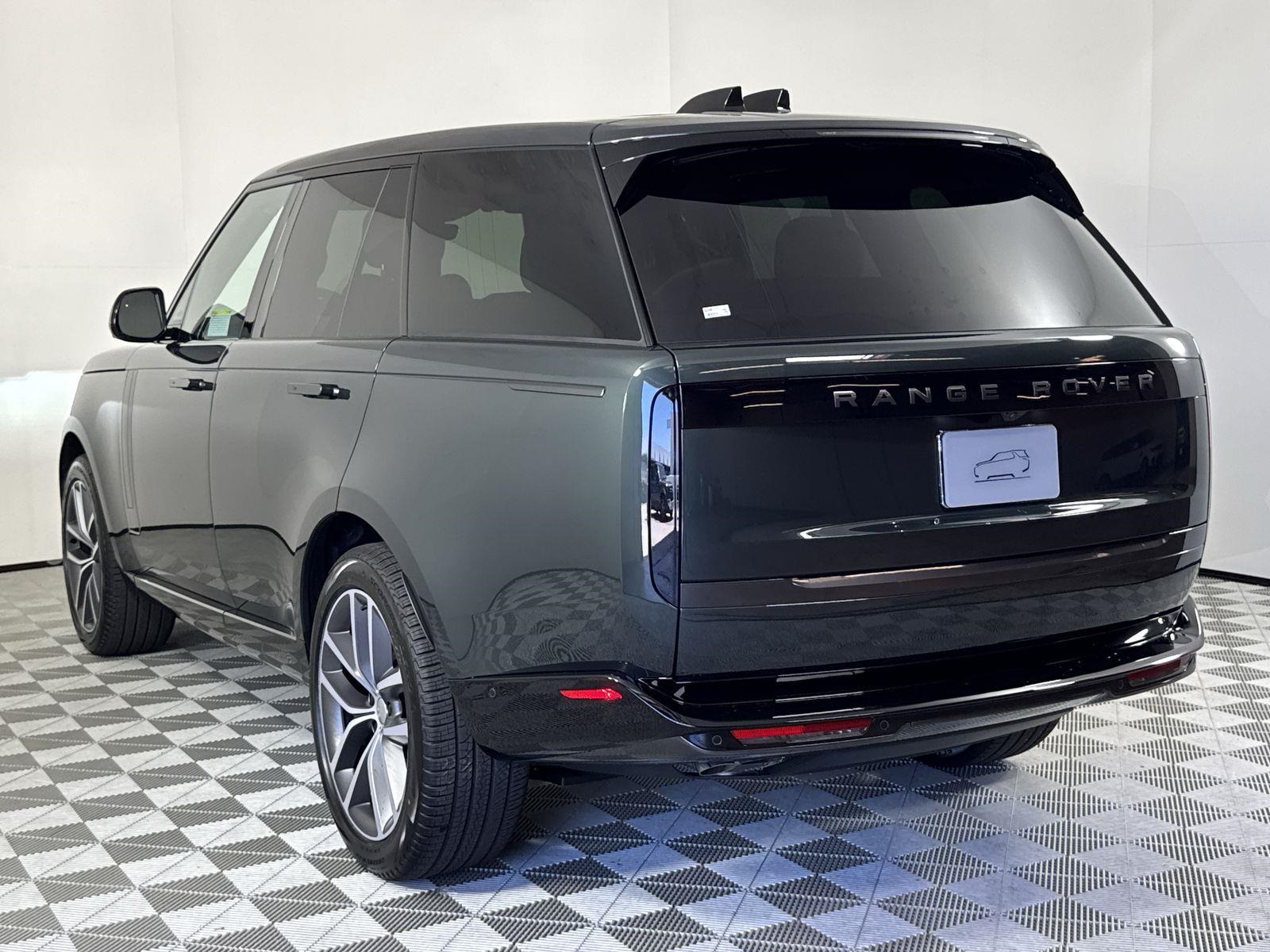 2025 Land Rover Range Rover SE photo 3
