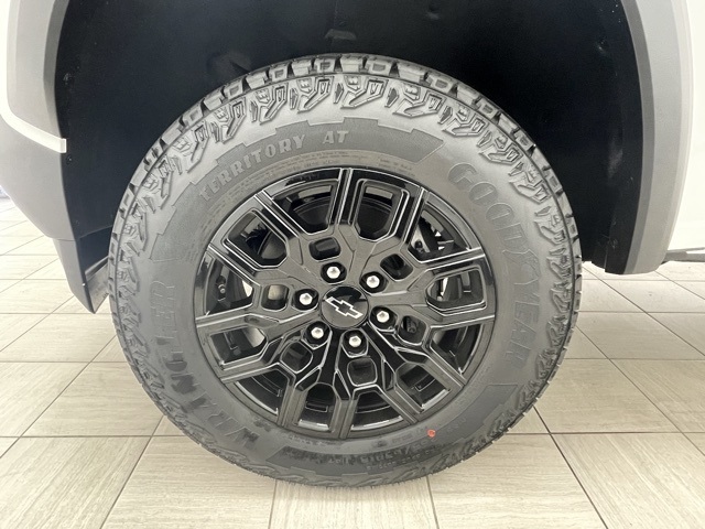 2026 Chevrolet Colorado Trail Boss photo 2