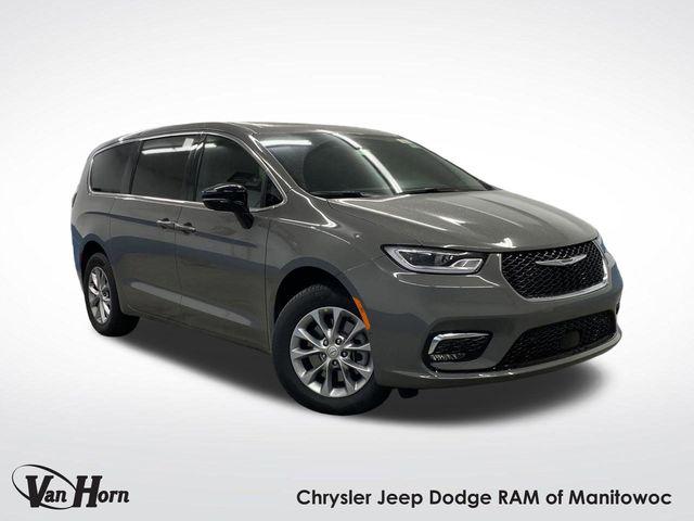 2025 Chrysler Pacifica Select's photo