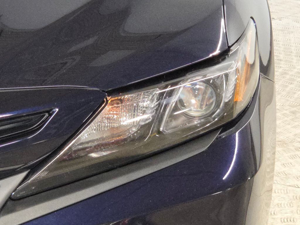 2021 Toyota Camry Hybrid SE photo 9