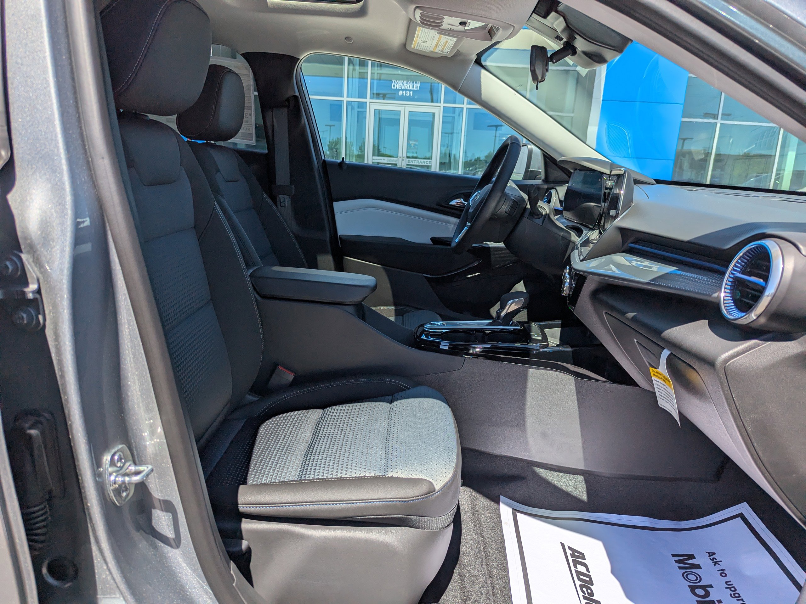 2025 Chevrolet Trax LT photo 34