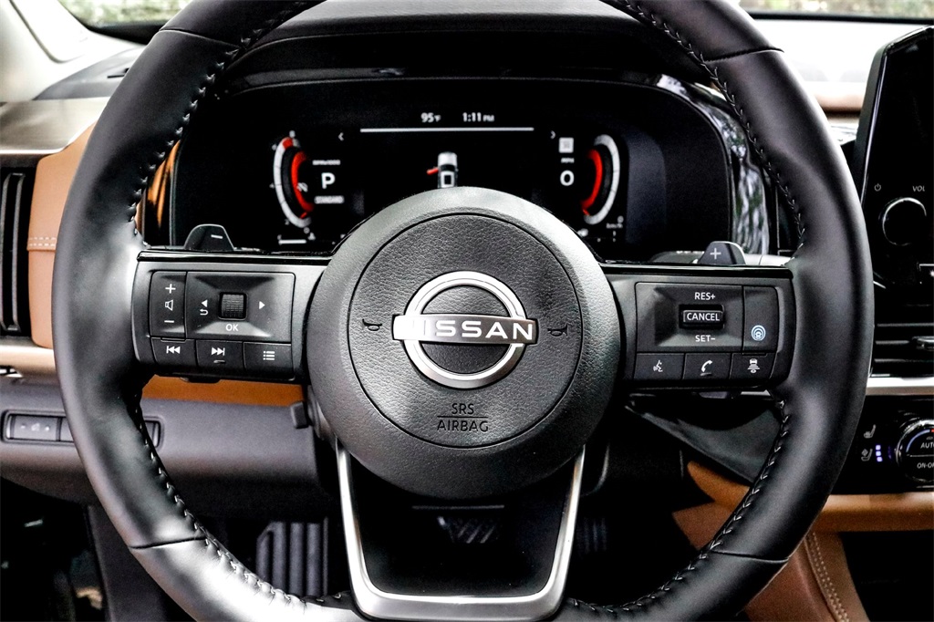 2025 Nissan Pathfinder Platinum photo 11