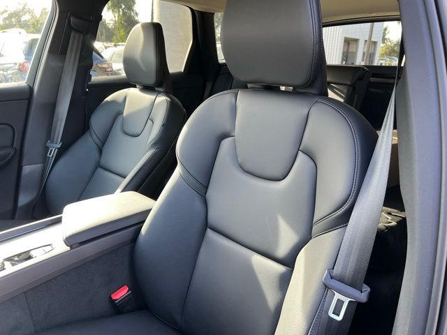 2025 Volvo XC60 B5 Core photo 17