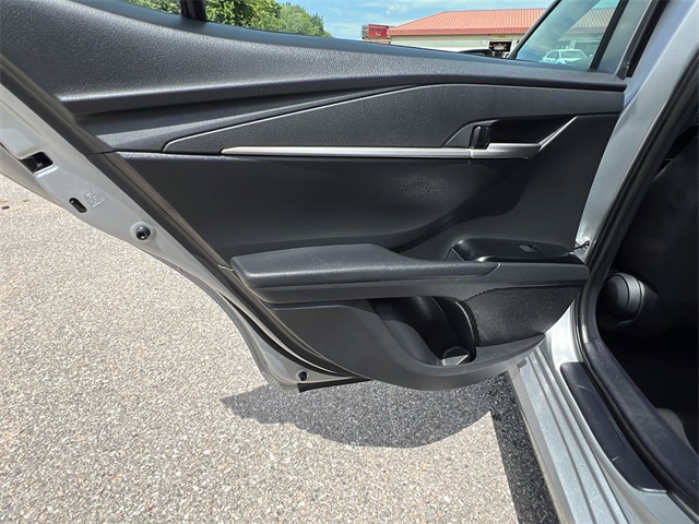 2025 Toyota Camry SE photo 16