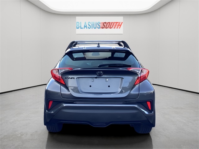 2022 Toyota C-HR XLE photo 4