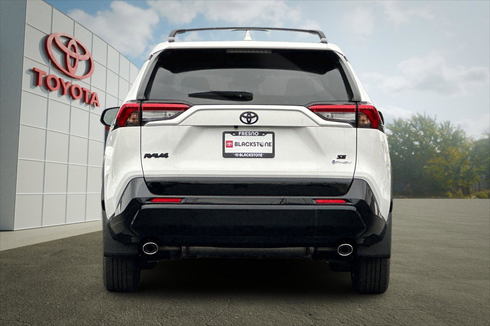 2025 Toyota RAV4 Hybrid SE photo 4