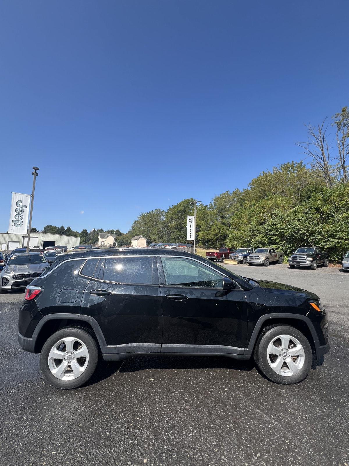 2020 Jeep Compass Latitude photo 2