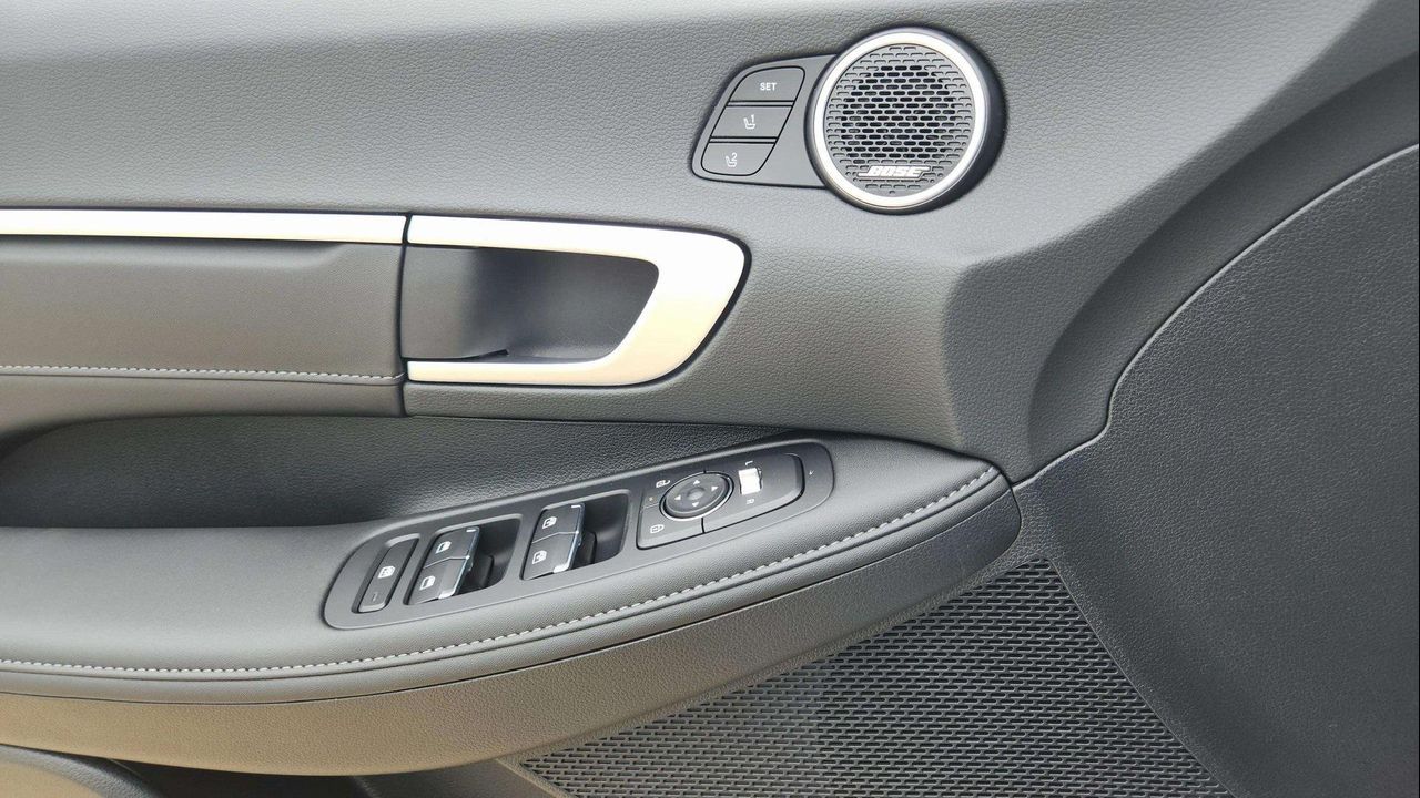 2025 Hyundai Sonata Hybrid Limited photo 15