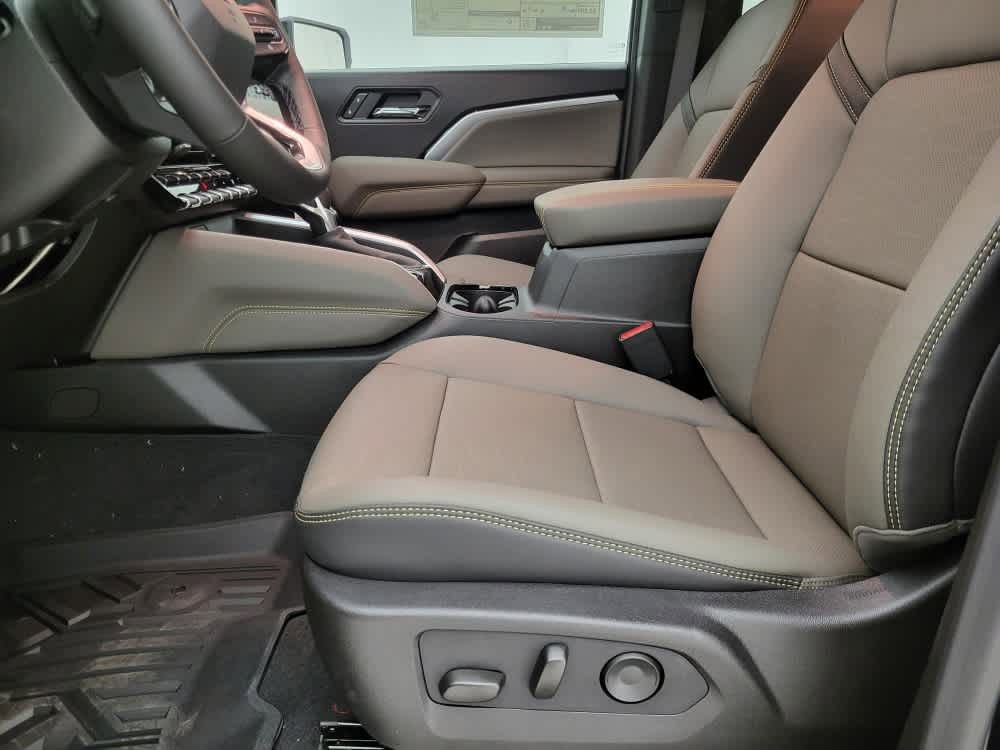 2026 Chevrolet Colorado ZR2 photo 2