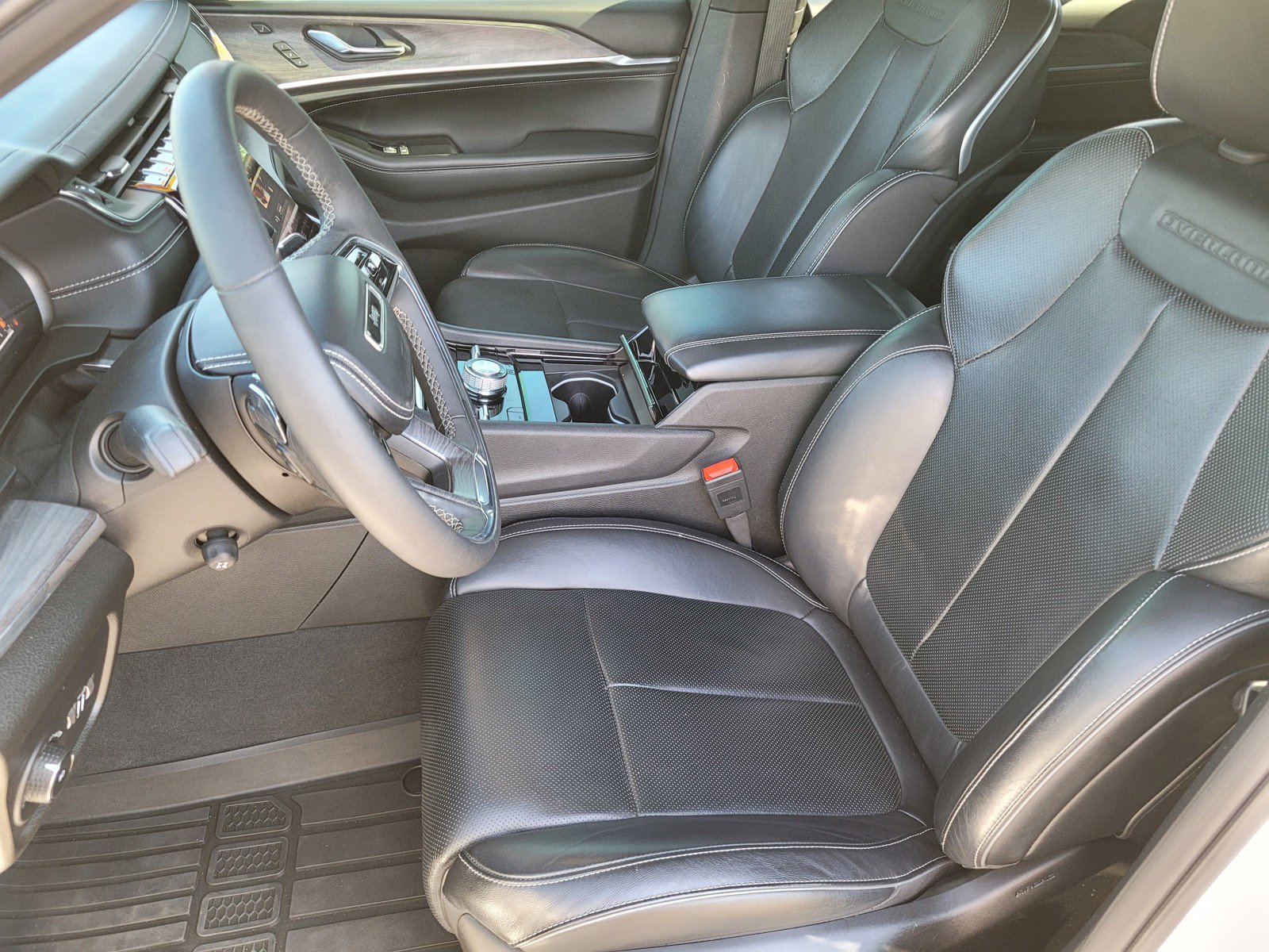 2024 Jeep Grand Cherokee Overland photo 15