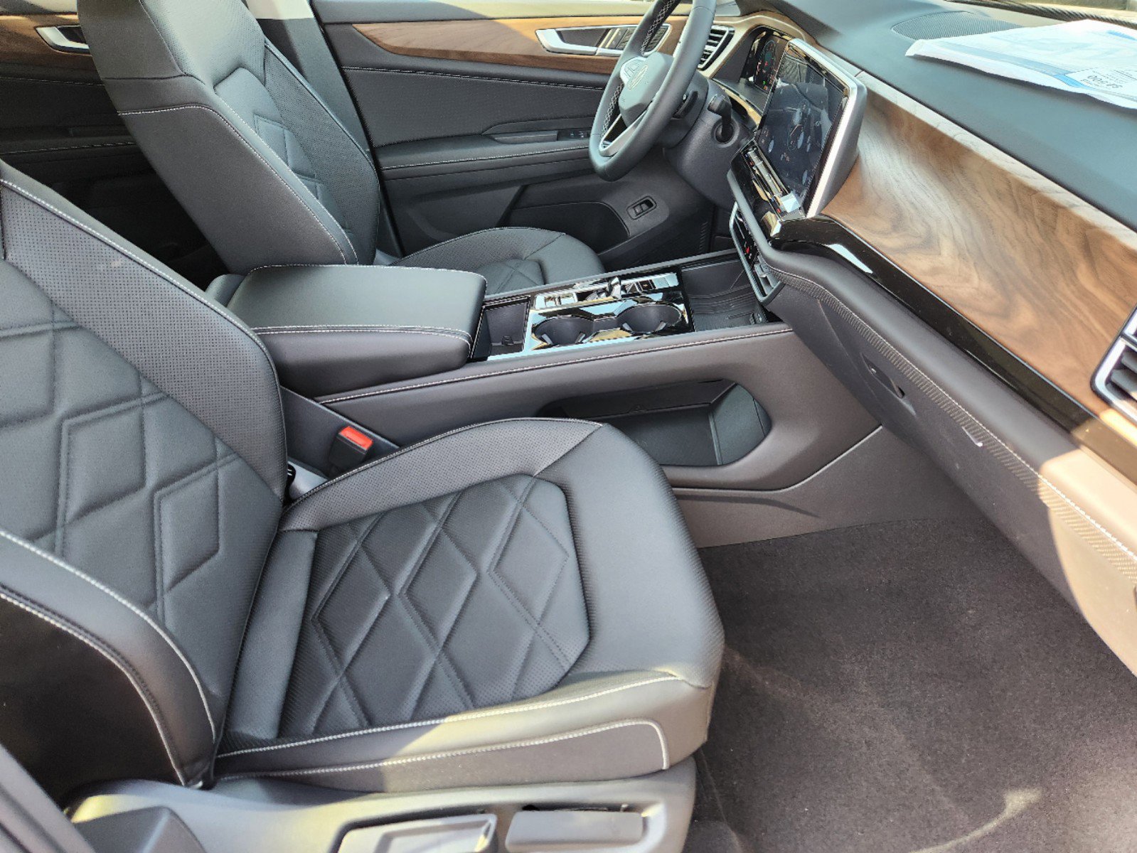 2025 Volkswagen Atlas SE Technology photo 8