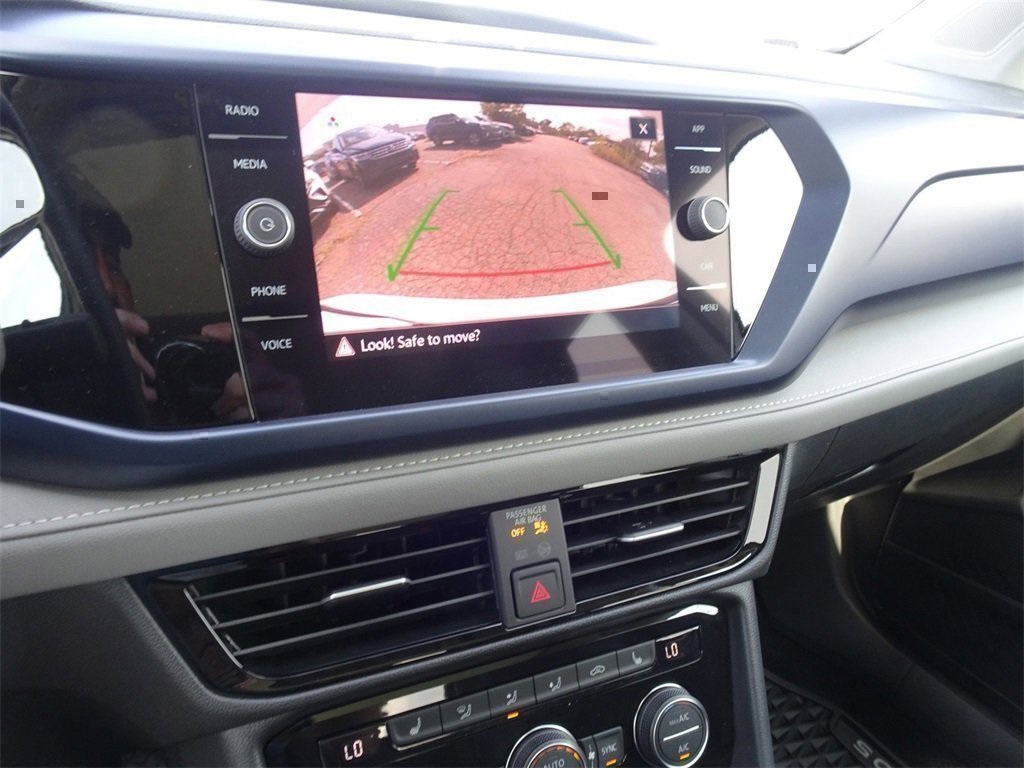 2024 Volkswagen Taos SE photo 17
