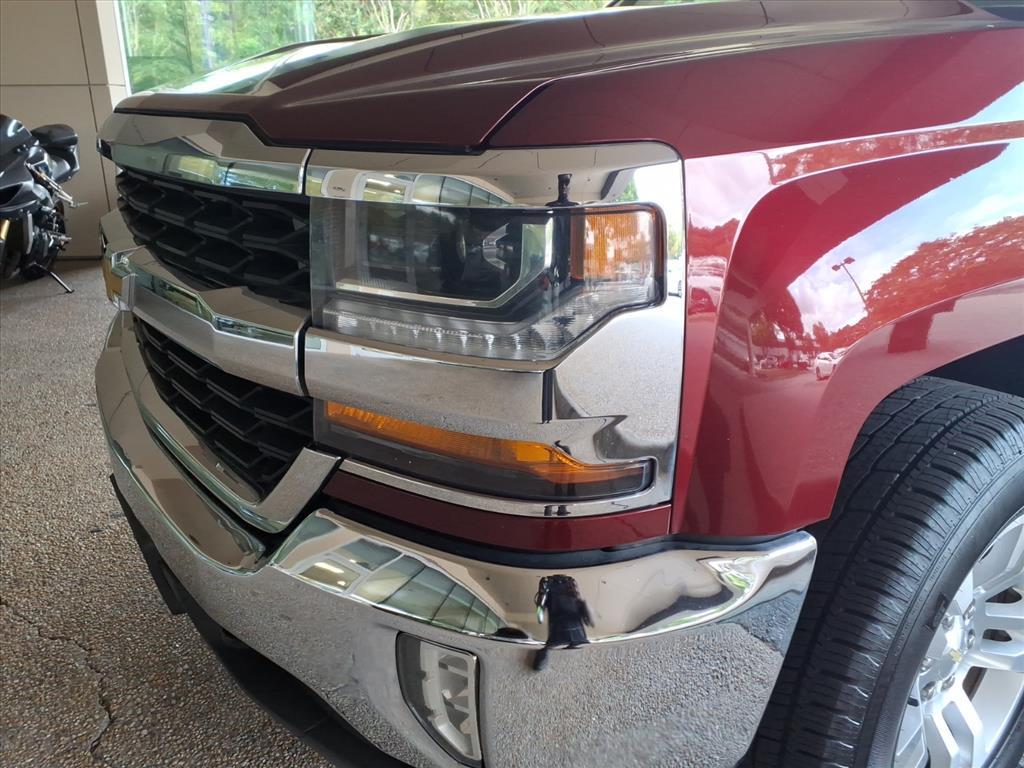 2017 Chevrolet Silverado 1500 LT photo 2