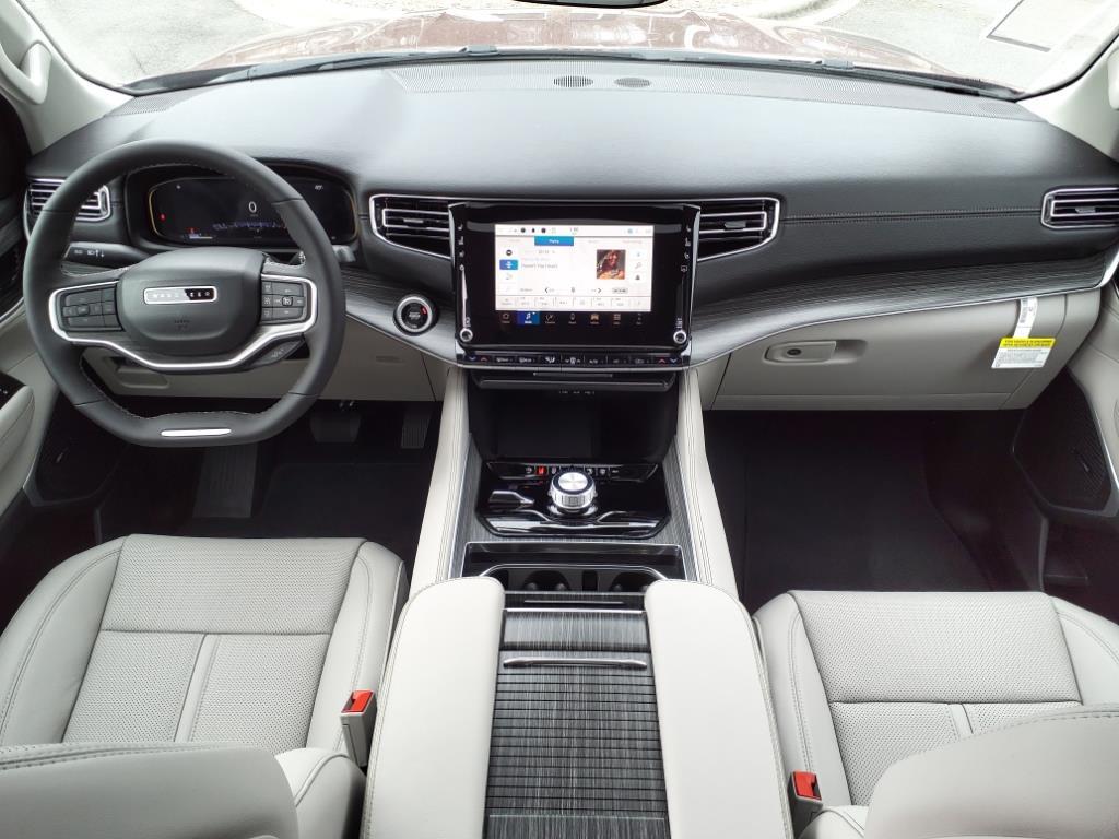 2024 Jeep Wagoneer Series II photo 32