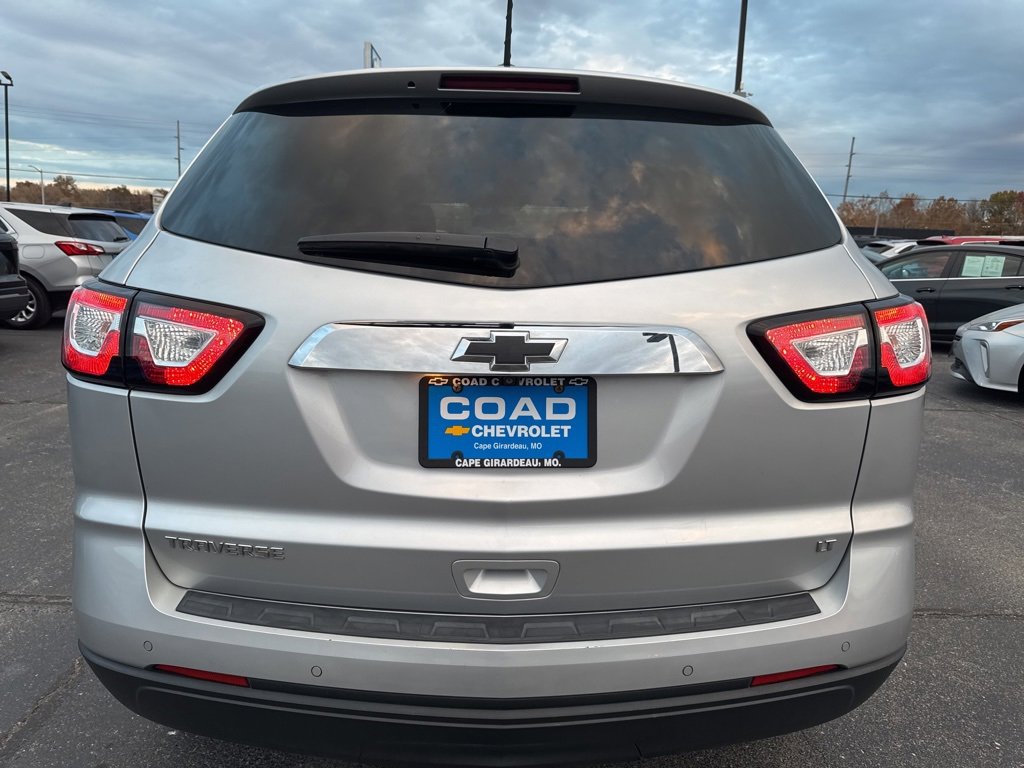 2017 Chevrolet Traverse 1LT photo 4