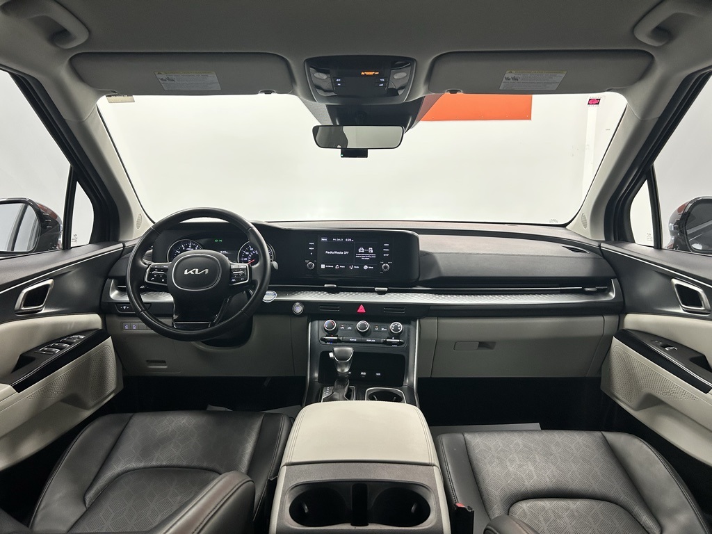 2024 Kia Carnival LX photo 12