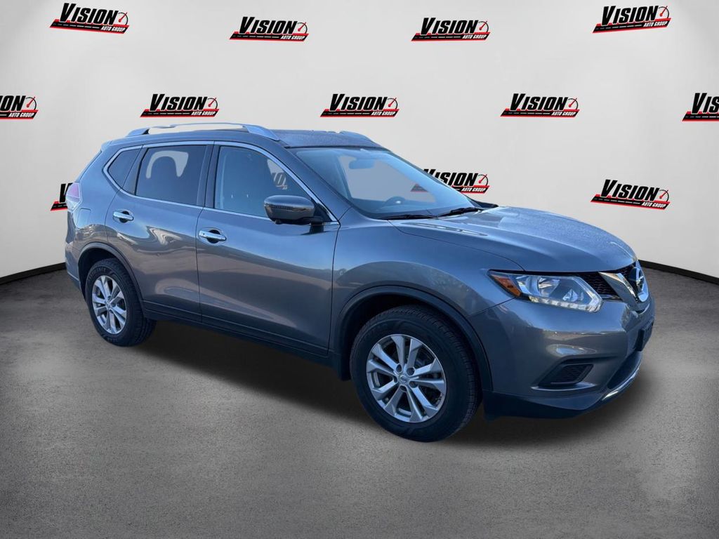 2016 Nissan Rogue SV photo 3