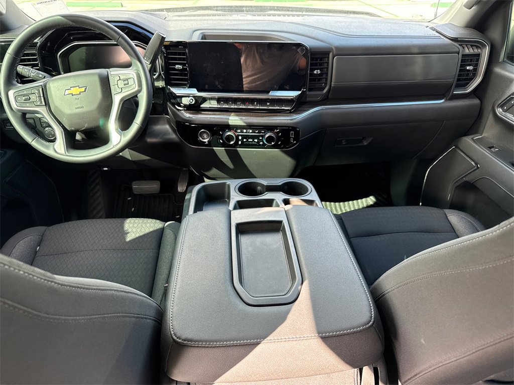 2023 Chevrolet Silverado 1500 LT photo 3