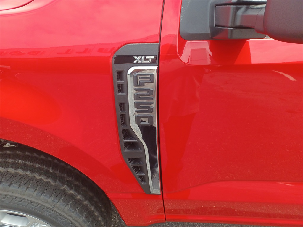 2026 Ford F-250 XLT photo 8