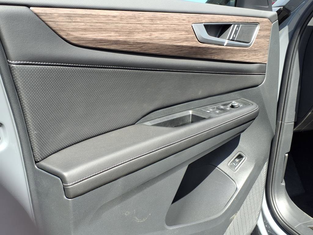 2025 Volkswagen Atlas SEL photo 4