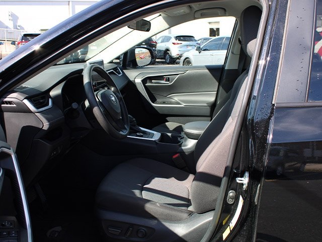 2025 Toyota RAV4 Hybrid XLE photo 8