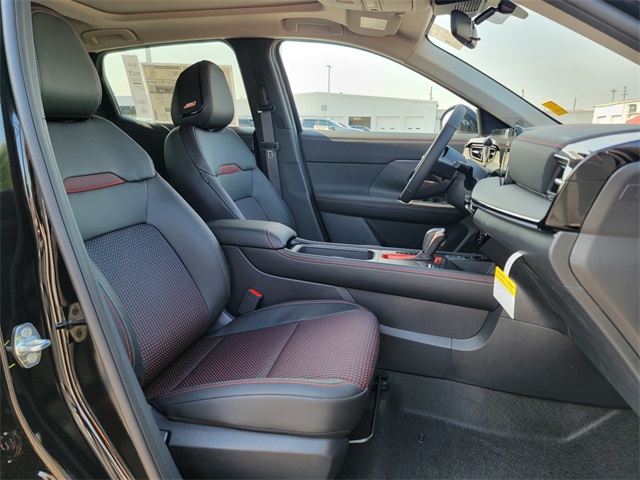 2025 Nissan Kicks SR photo 17