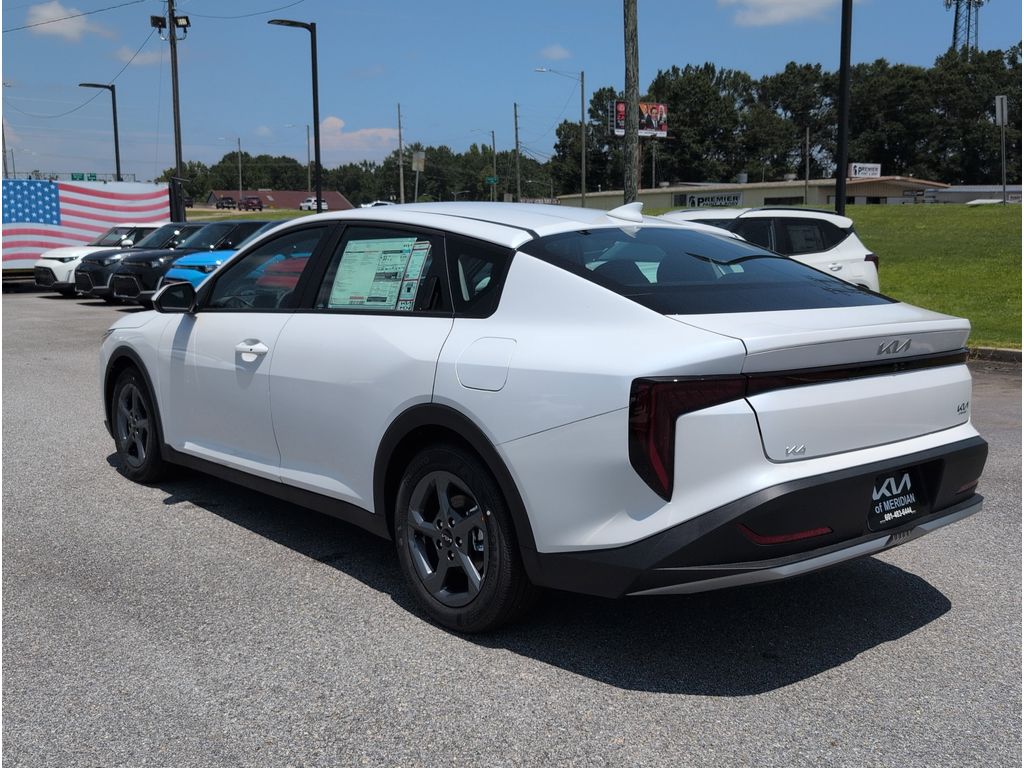 2025 Kia K4 LXS photo 3
