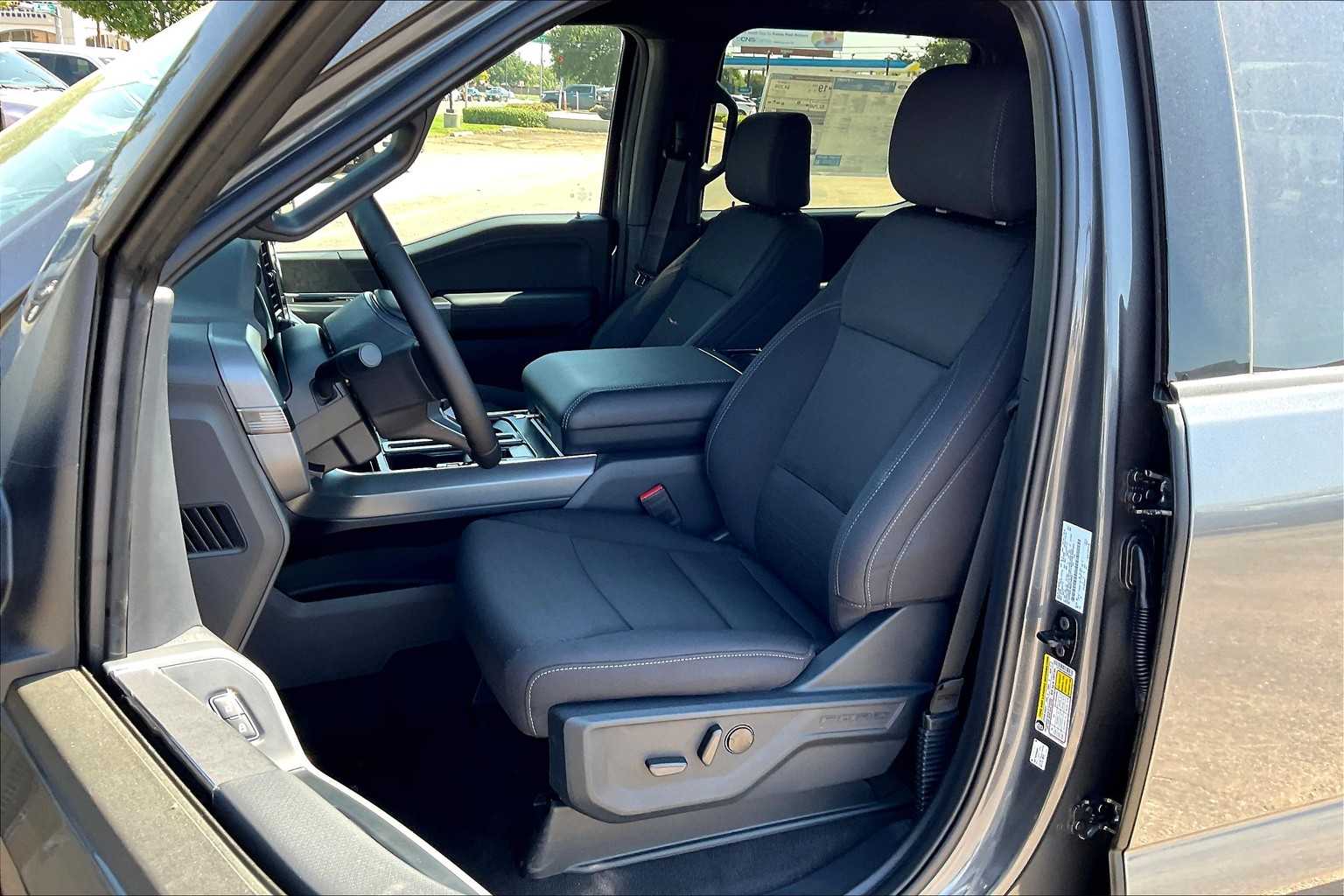 2025 Ford F-150 XLT photo 9