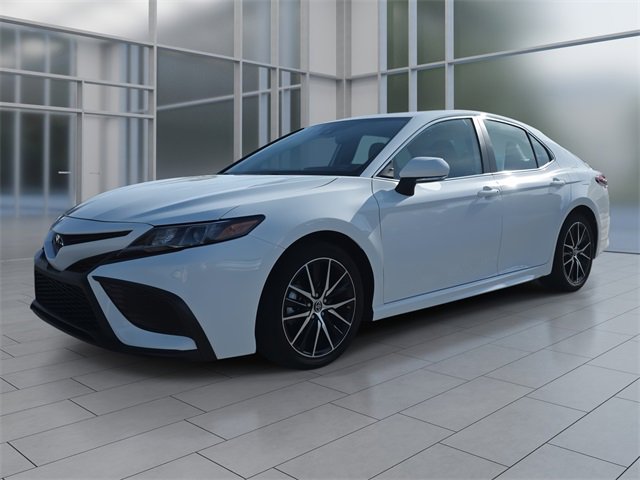 2022 Toyota Camry SE's photo