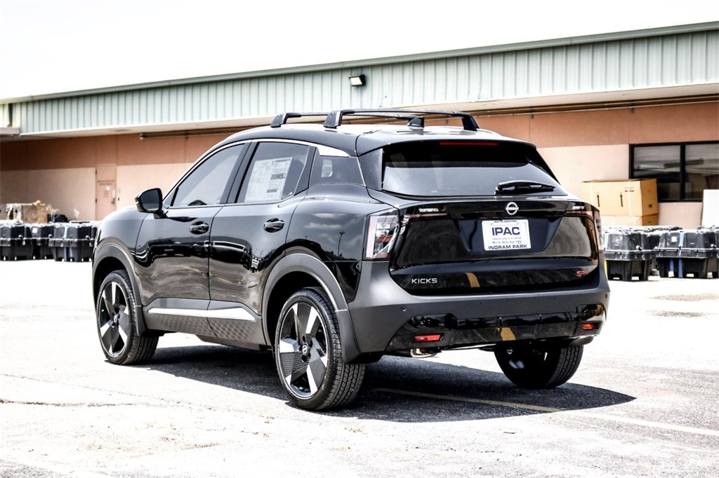 2025 Nissan Kicks SR photo 4