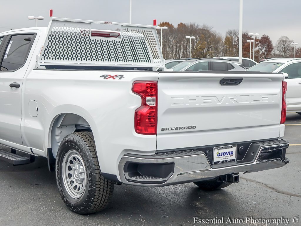 2023 Chevrolet Silverado 1500 photo 2