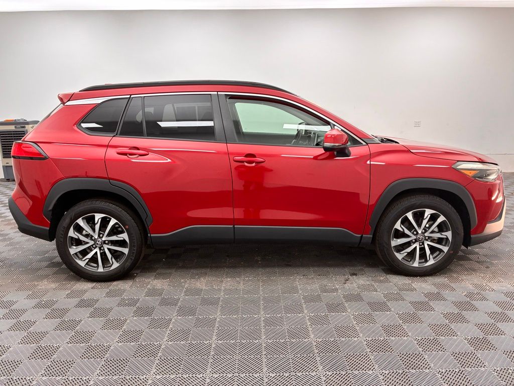 2022 Toyota Corolla Cross XLE photo 4