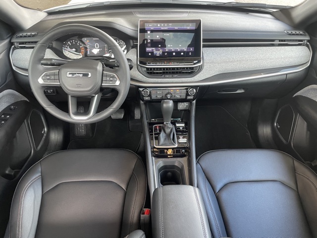 2024 Jeep Compass Latitude Lux photo 11