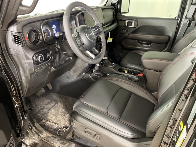 2025 Jeep Wrangler Rubicon photo 18