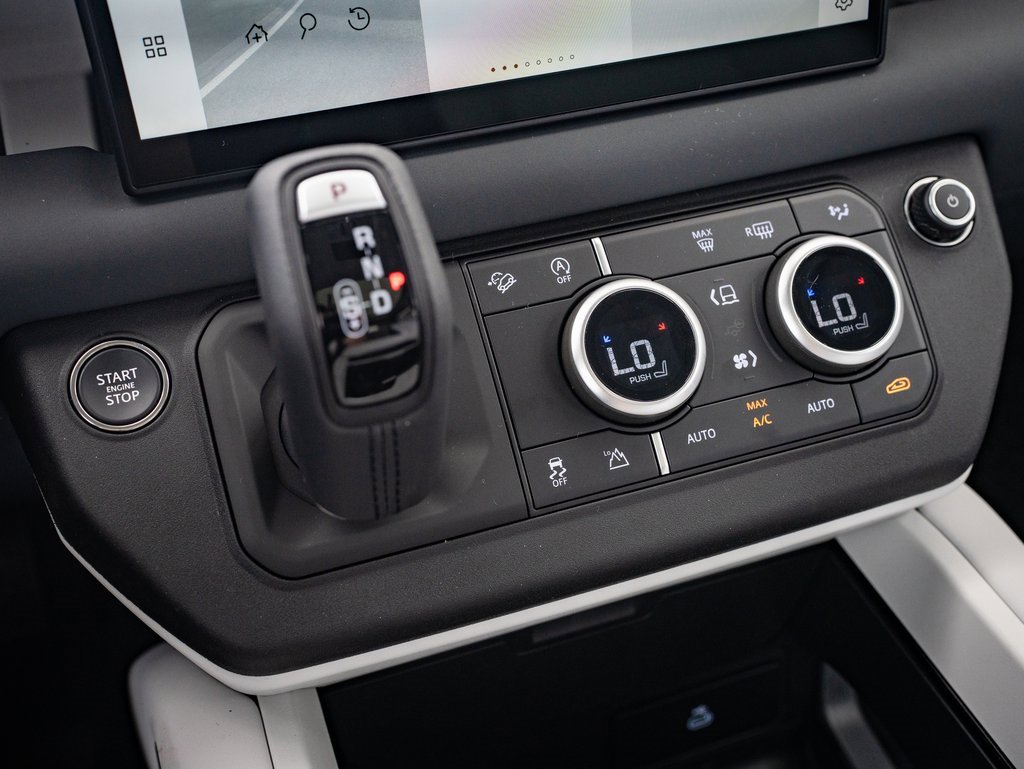 2025 Land Rover Defender 90 X-Dynamic SE photo 30