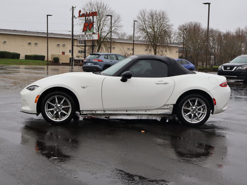 2016 Mazda MX-5 Miata Miata Sport photo 3
