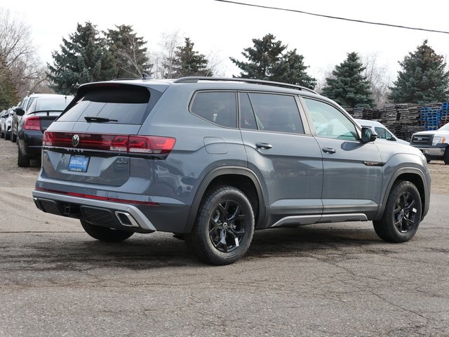 2025 Volkswagen Atlas SE Technology Peak Edition photo 2