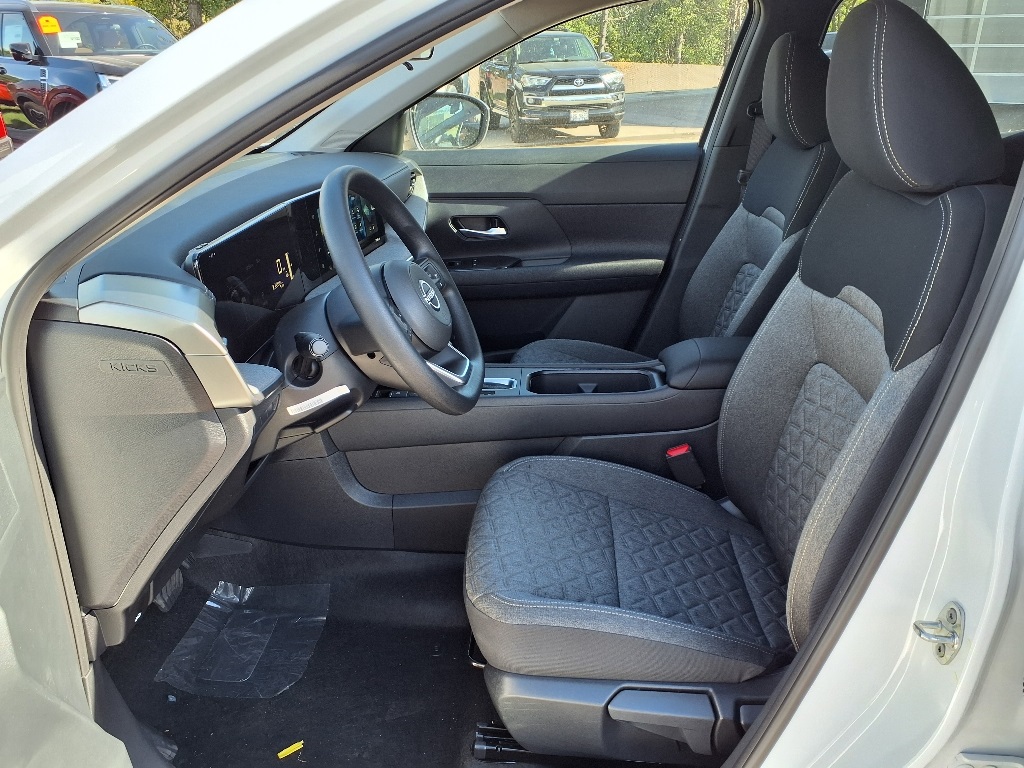 2026 Nissan Kicks SV photo 4