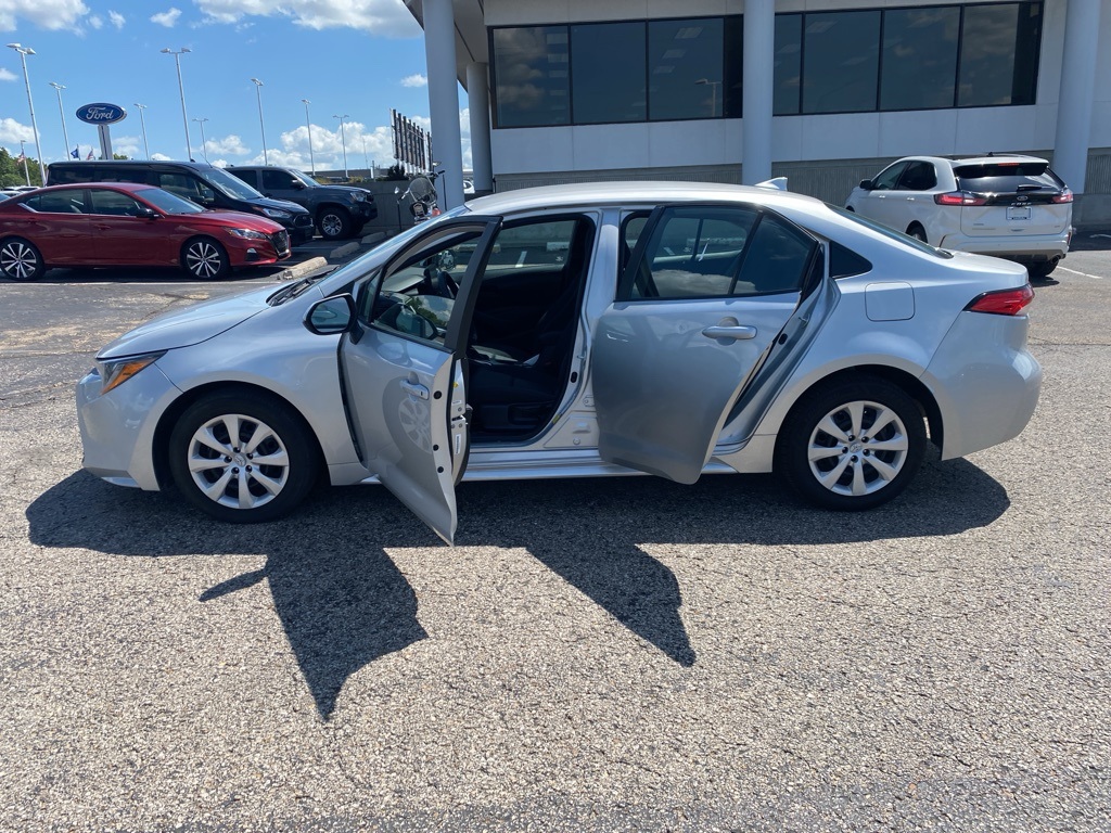 2023 Toyota Corolla LE photo 4