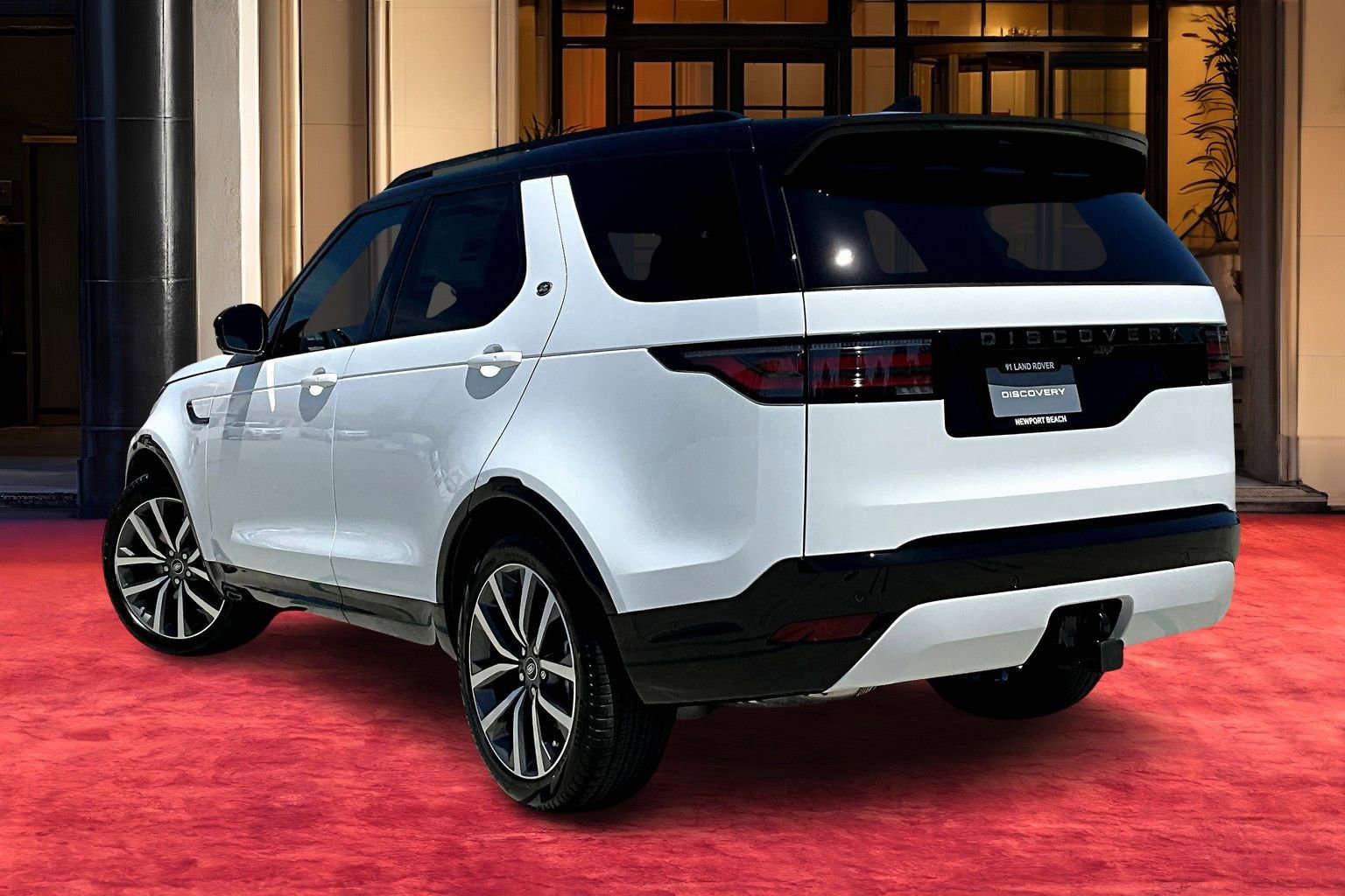 2025 Land Rover Discovery P360 Dynamic SE photo 2