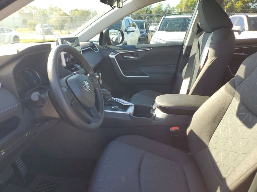 2025 Toyota RAV4 Hybrid XLE photo 14