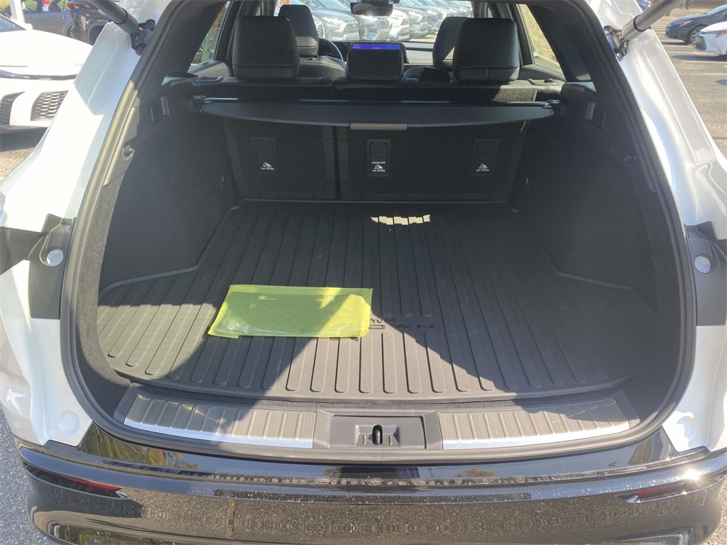 2025 Toyota Crown Signia Limited photo 8