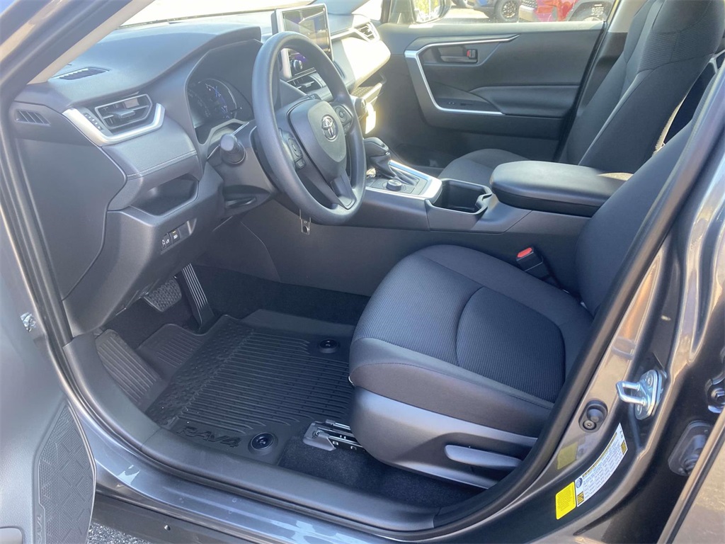 2025 Toyota RAV4 Hybrid LE photo 11