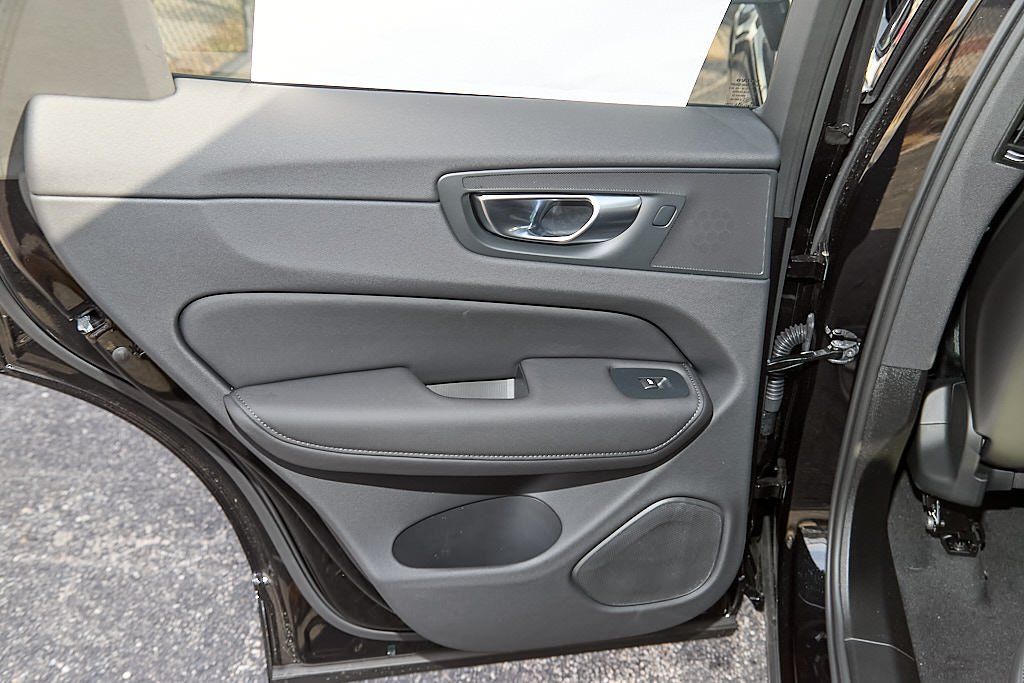 2026 VOLVO XC60 - Image 16