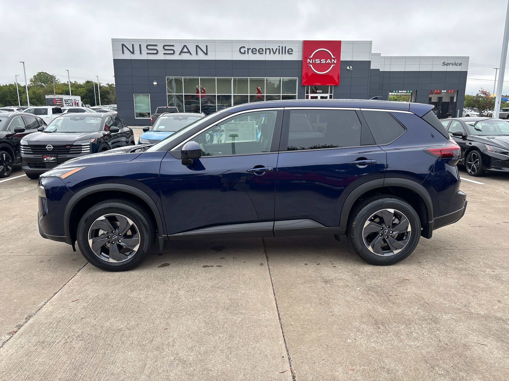 2026 Nissan Rogue SV photo 2