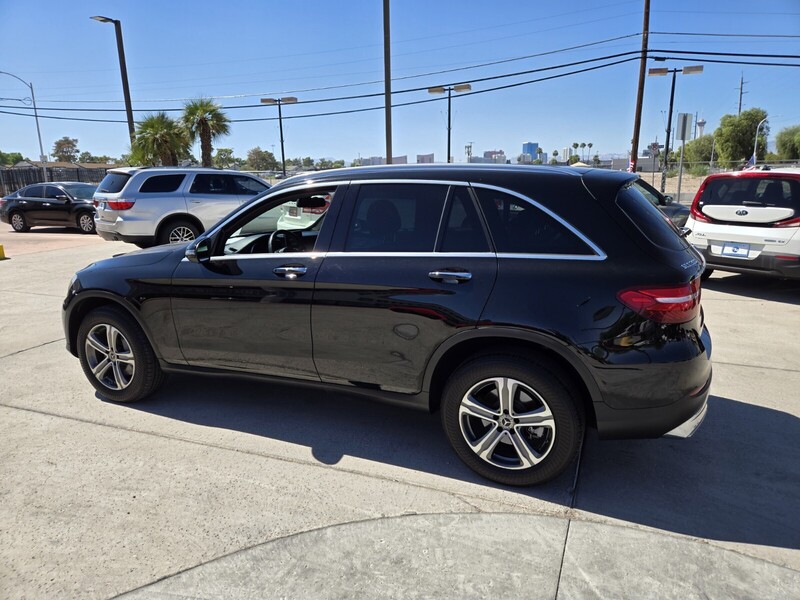 2019 Mercedes Benz GLC 300 photo 3