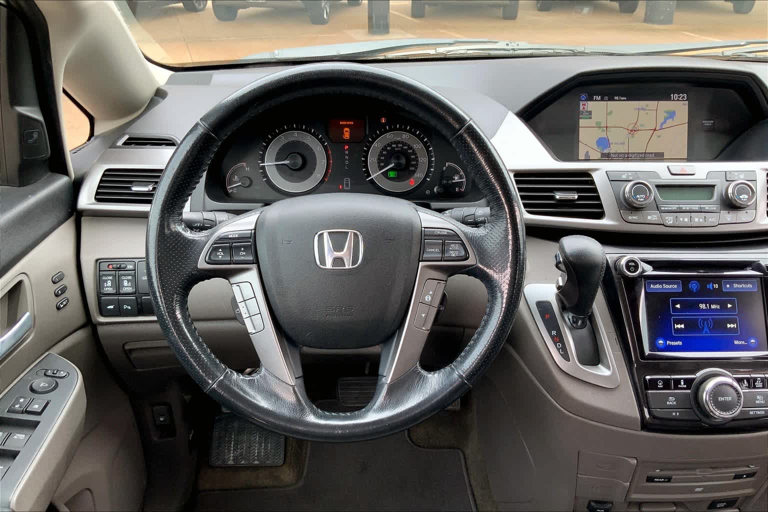 2015 Honda Odyssey Touring Elite photo 4