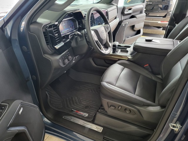 2024 Chevrolet Silverado 1500 RST photo 4