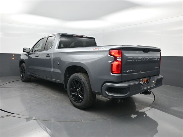 2020 Chevrolet Silverado 1500 Custom photo 2