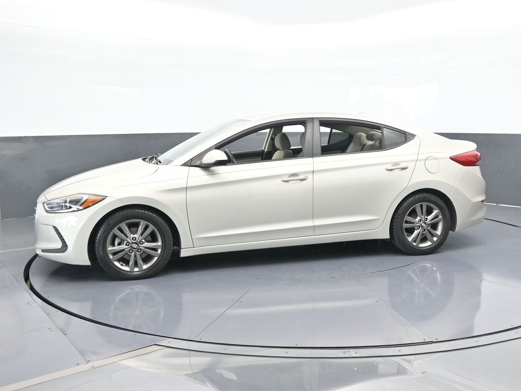 2017 Hyundai Elantra SE photo 2